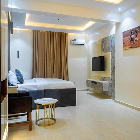Hadmof Hotel And Suites Ikeja Esterno foto