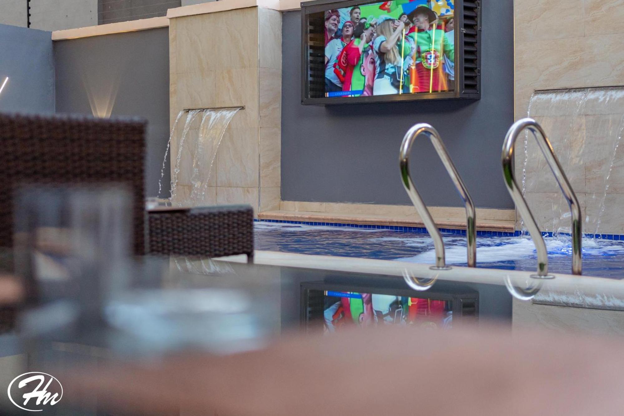 Hadmof Hotel And Suites Ikeja Esterno foto