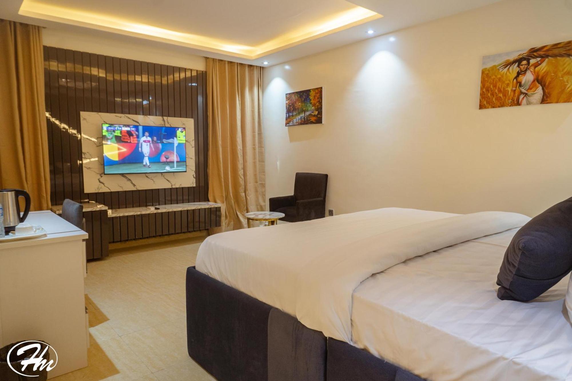 Hadmof Hotel And Suites Ikeja Esterno foto