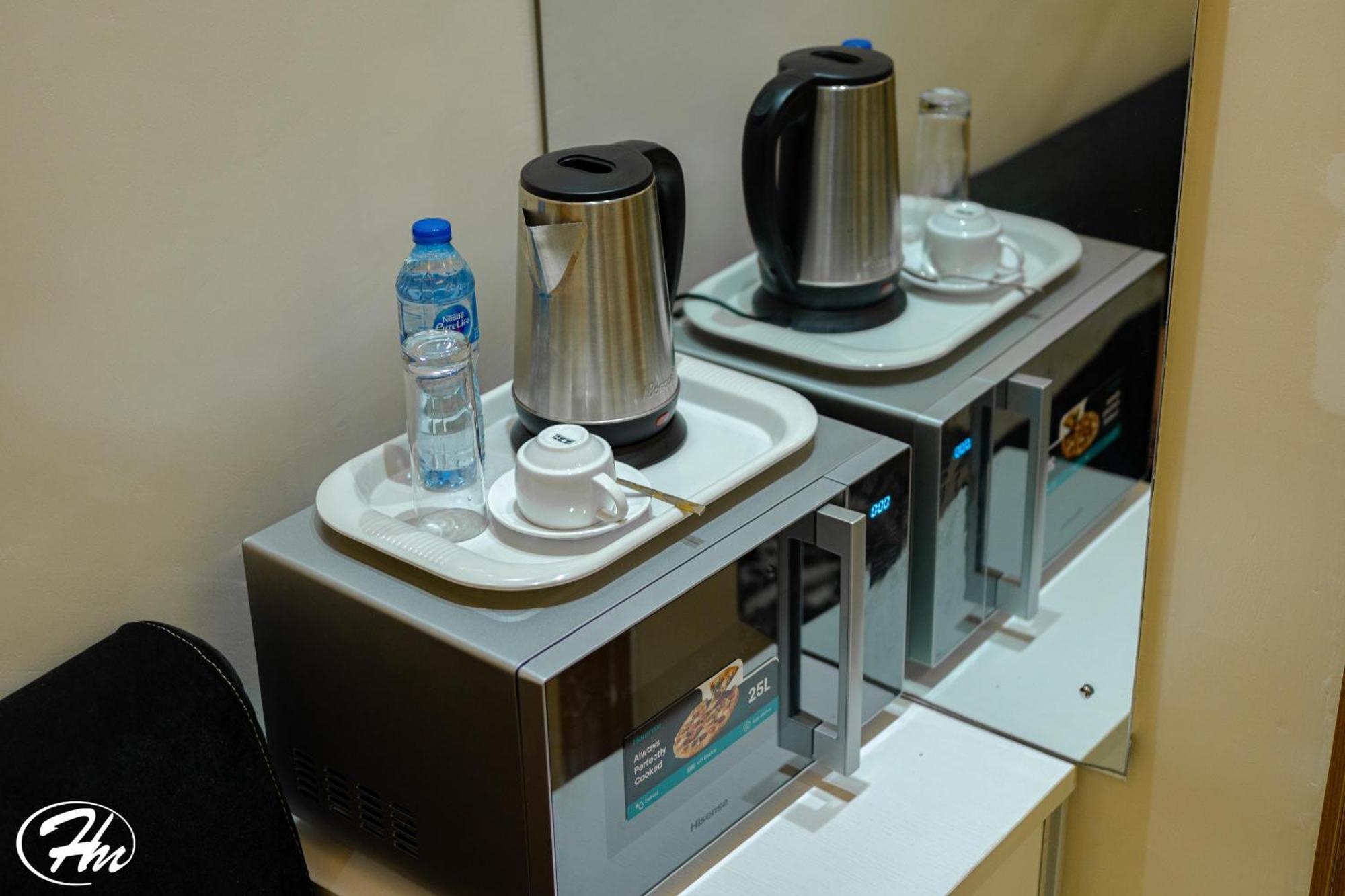 Hadmof Hotel And Suites Ikeja Esterno foto